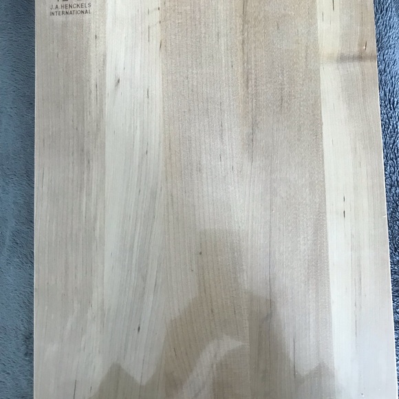 Zwilling J.A. Henckels Solid wood cutting board new - Picture 4 of 4